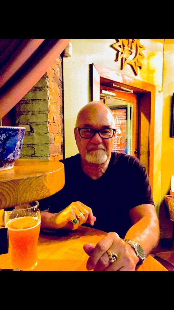 hanging out in mt3725568953489631872..jpg